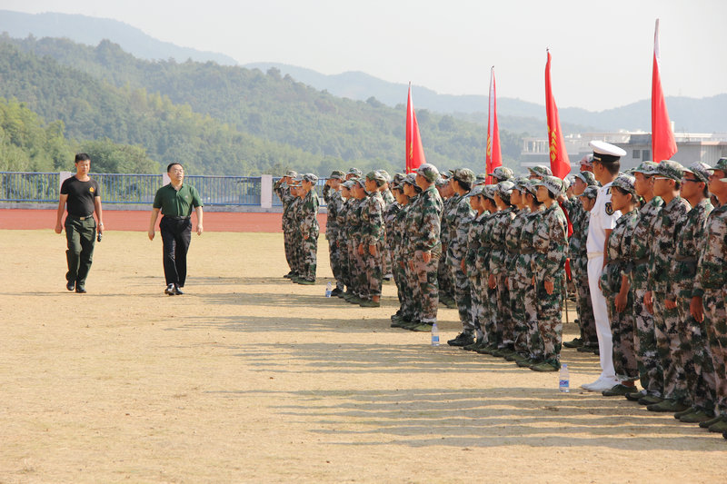 我校召開2018級秋季開學典禮暨新生軍訓總結大會